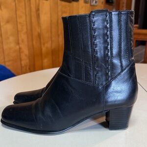 Clarks Ladies Black Leather Ankle Booties 9M